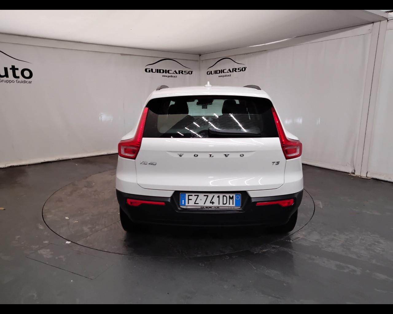 VOLVO XC40 - XC40 1.5 t3 Momentum Core 163cv my21