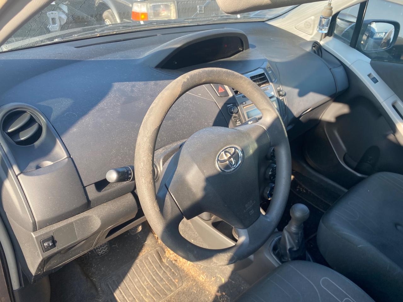 Toyota Yaris 1.0 5 porte Sol