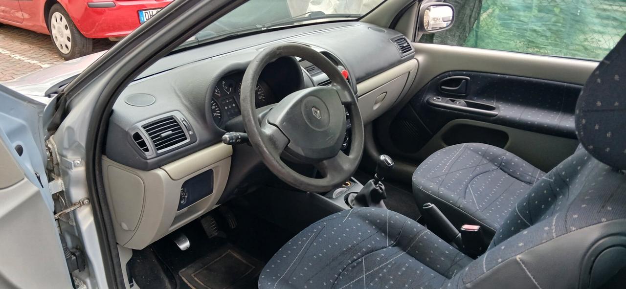 Renault Clio 1.2 benzina neopatentati