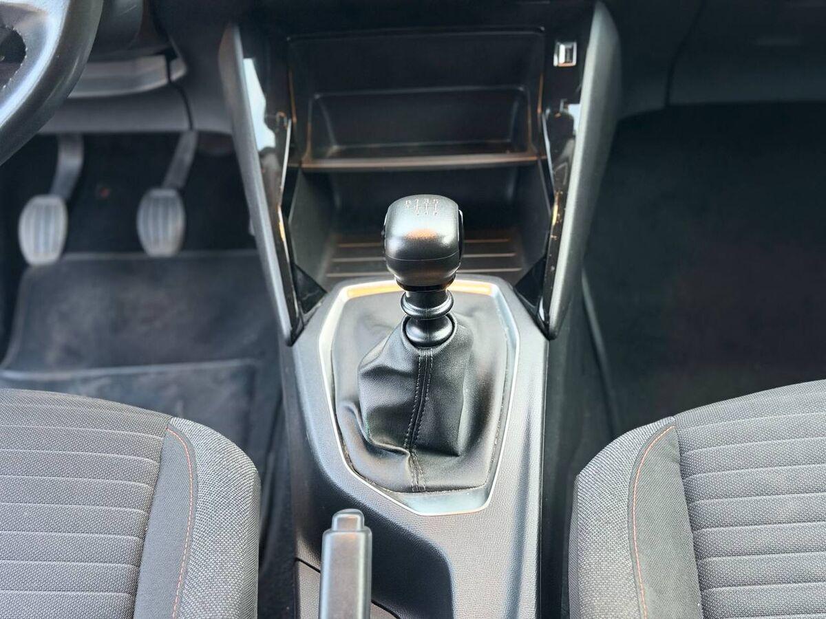 Peugeot 2008 1.2 Active s&s 130cv CINGHIA SOSTITUITA !