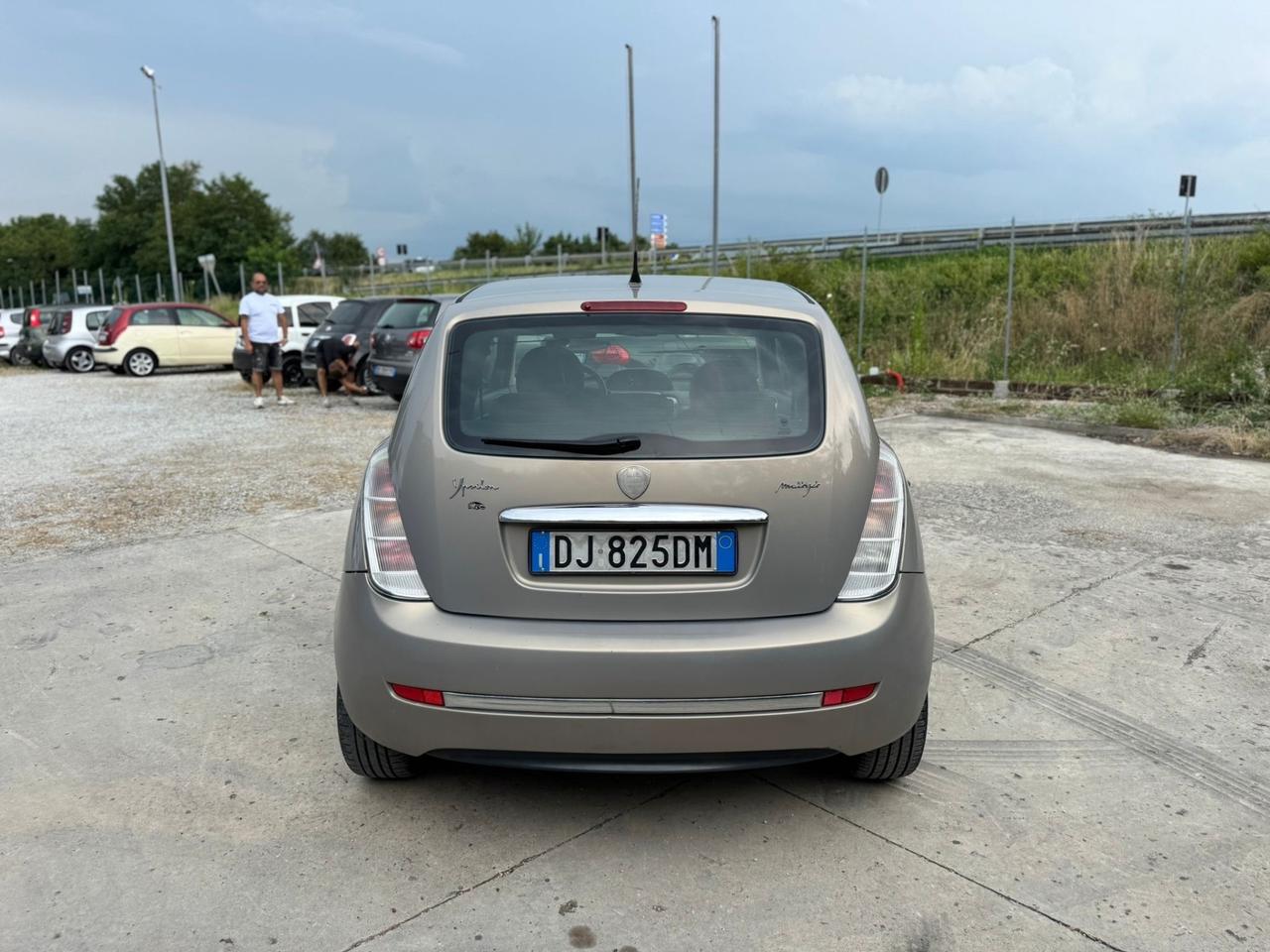 Lancia Ypsilon 1.3 MJT 90 CV Oro Giallo