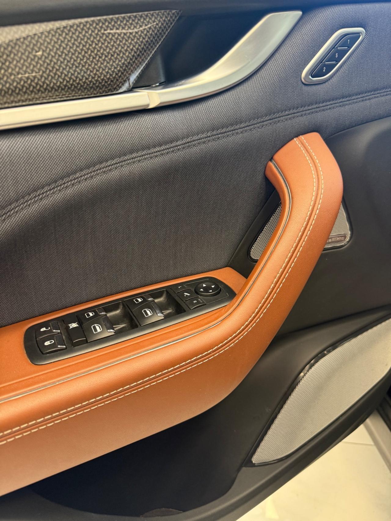 Maserati Levante Granlusso 250 auto TETTO APRIBIE APPLE CARPLAY,TELECAMERA,NAVI,KM CERTIFICATI ITALIA