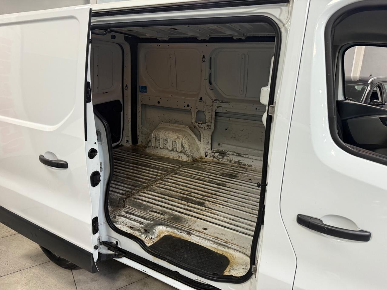 Renault Trafic T27 1.6 dCi 121CV Iva Compresa