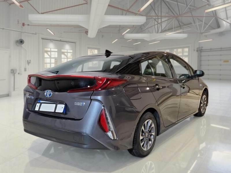 TOYOTA PRIUS PLUG-IN HYBRID 5 PORTE BERLINA