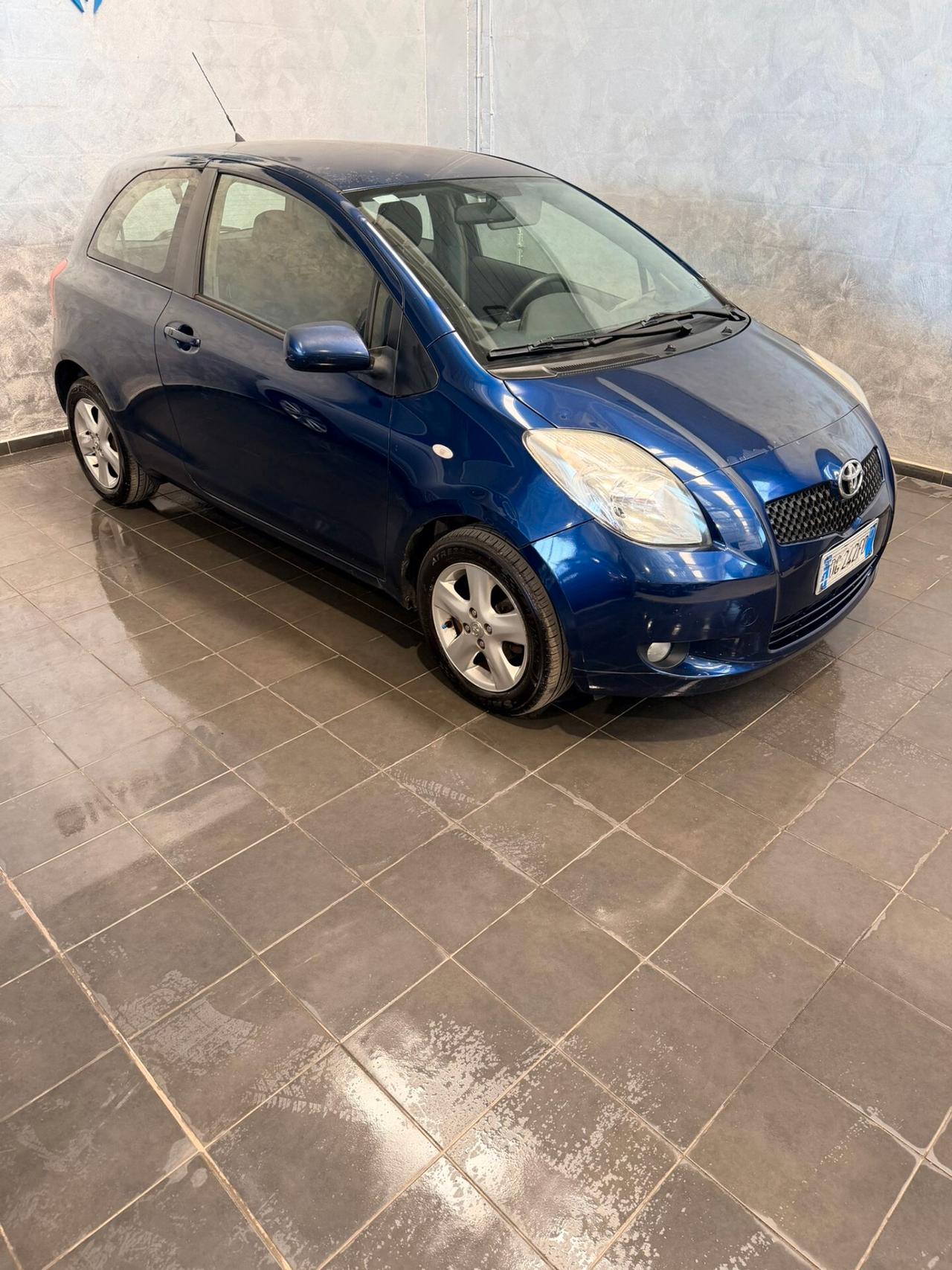 Toyota Yaris 1.0 3 porte FRIZIONE NUOVA!!!