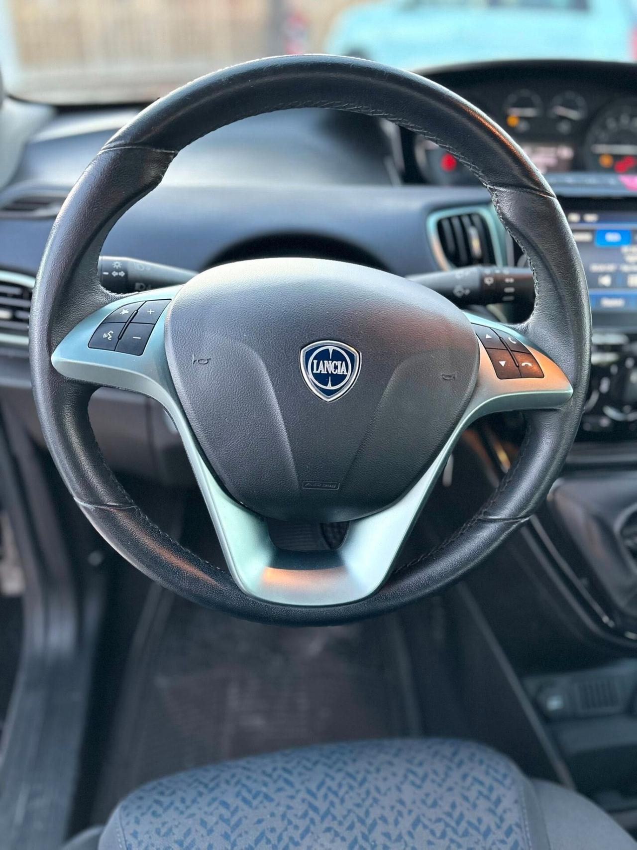 Lancia Ypsilon 1.0 FireFly 5 porte S&S Hybrid Silver Plus