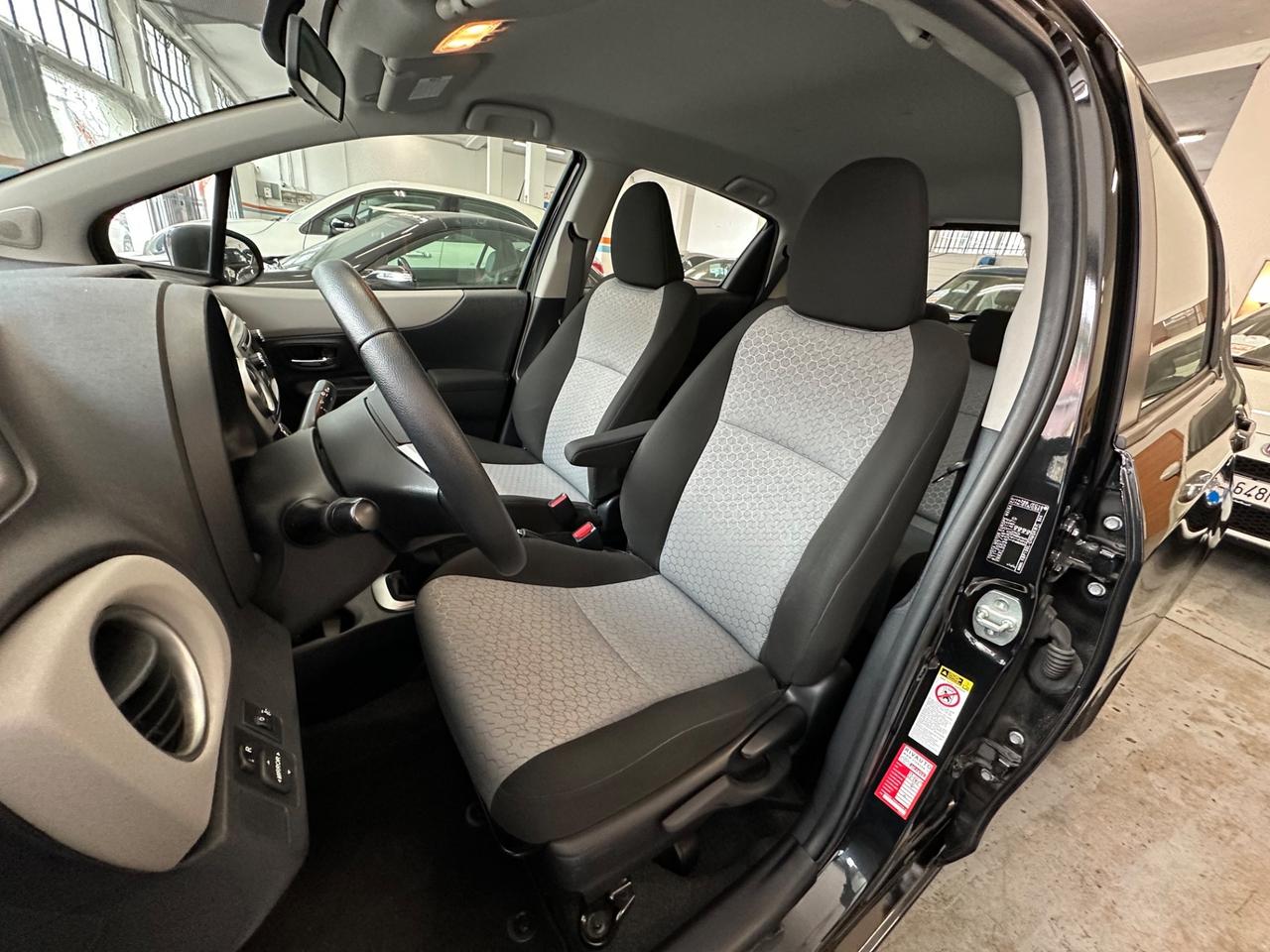 Toyota Yaris 1.0 5 porte Lounge - Navy