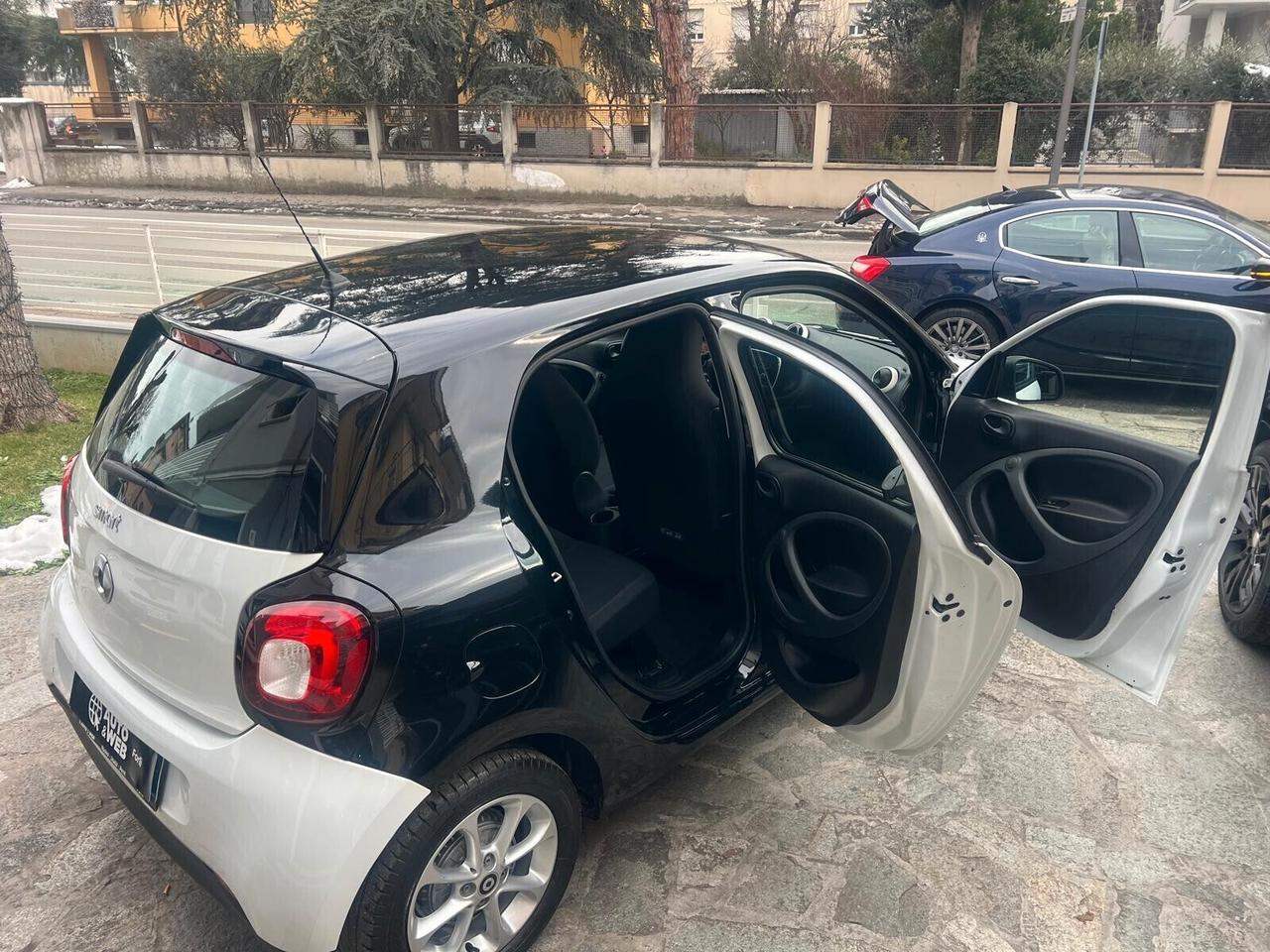 SMART FORFOUR 70 1.0 TWINAMIC PASSION AUTOM. NEOP.