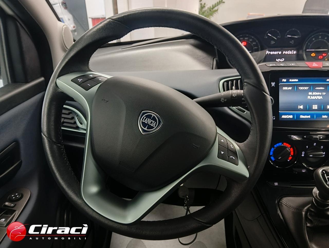 Lancia Ypsilon 1.0 5 p Hybrid Platino