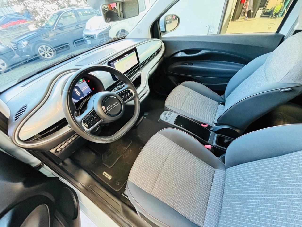 Fiat 500 500e Berlina 42 kWh La Prima