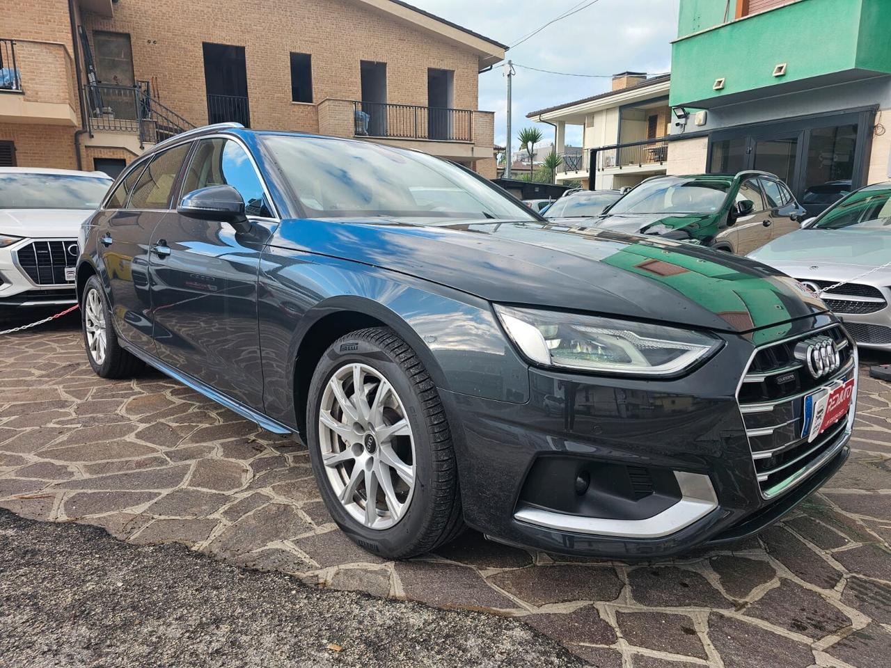 Audi A4 40 TDI quattro S tronic Business Advanced