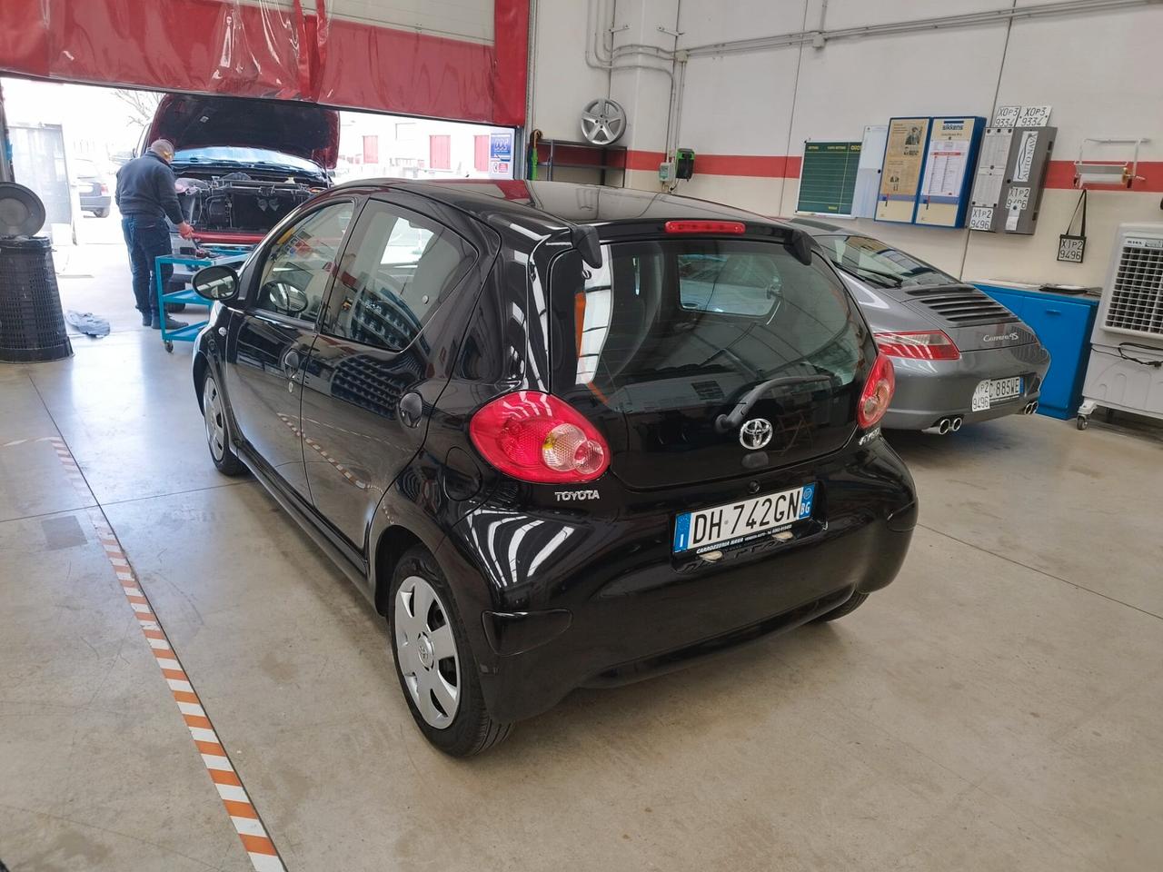 Toyota Aygo 1.0 12V VVT-i 5 porte Sol