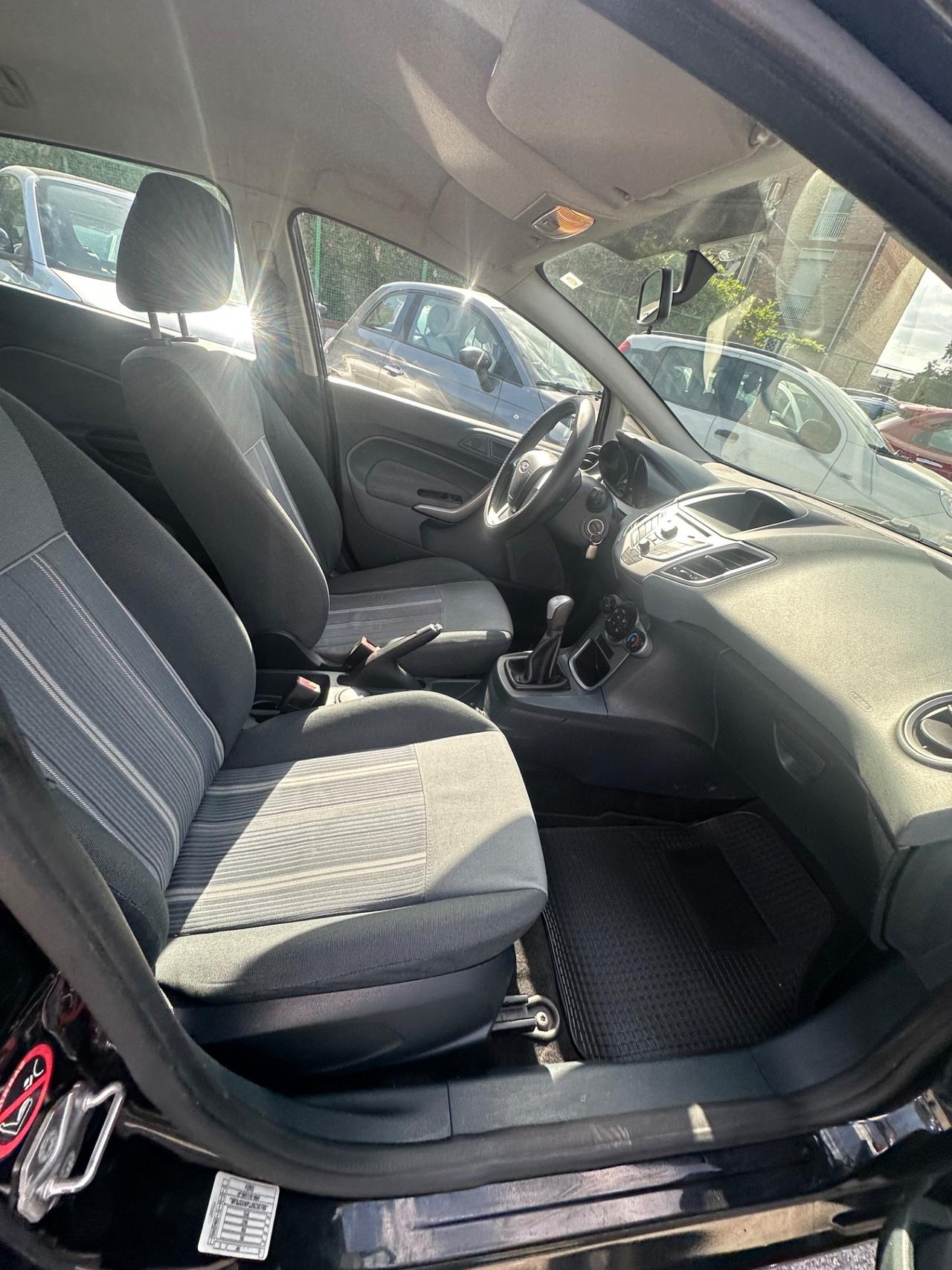 Ford Fiesta 1.4 TDCi 68CV 5 porte Titanium