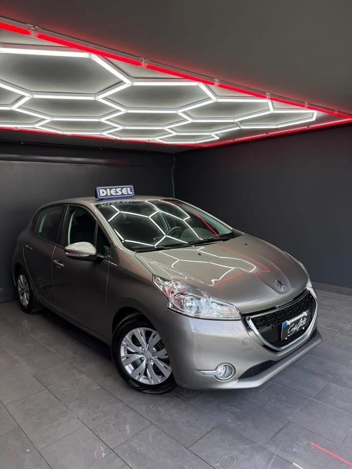 Peugeot 208 1.6 HDi 92 CV Allure 2014