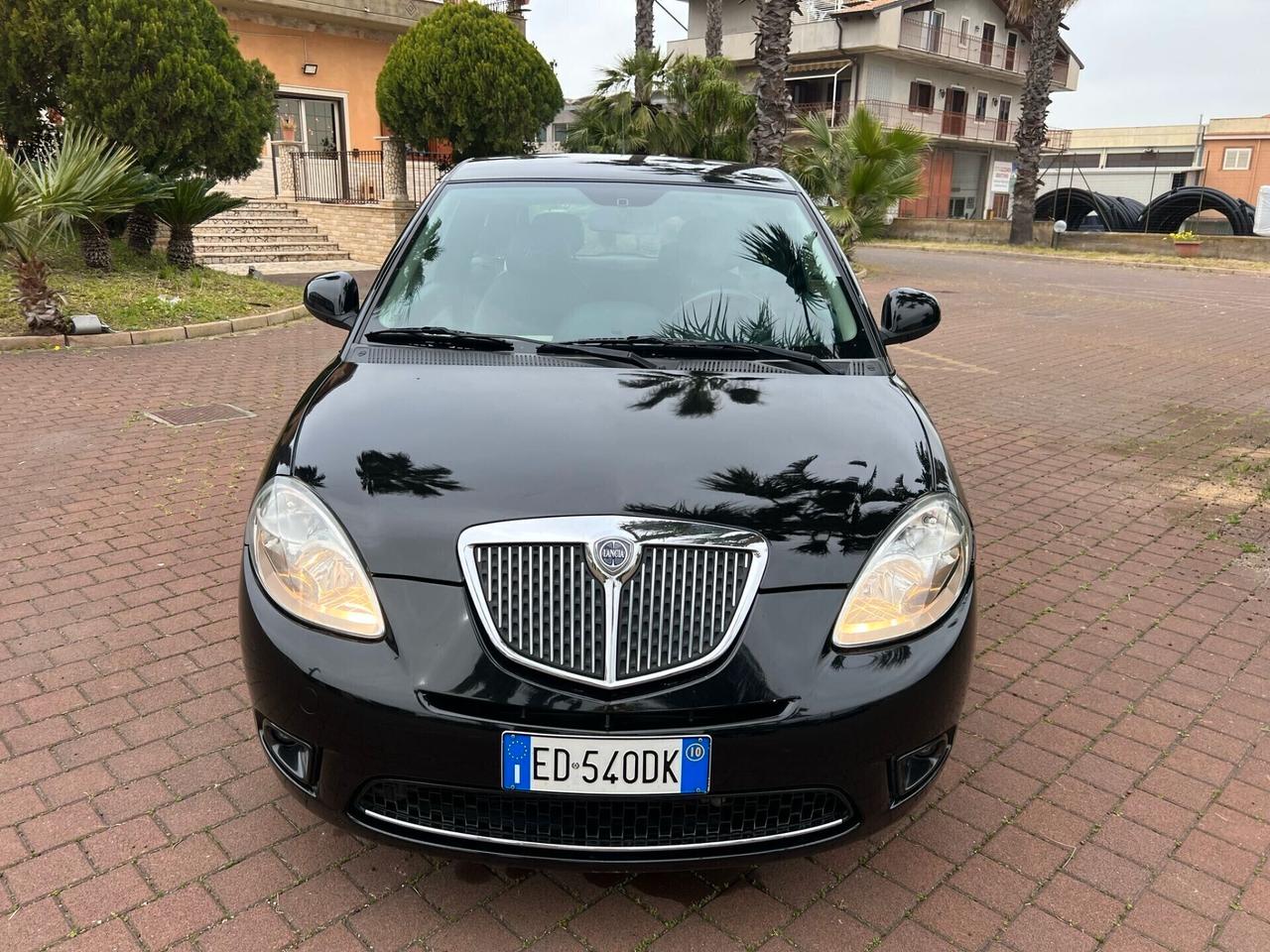 Lancia Ypsilon 1.3 MJT 75 CV Platino