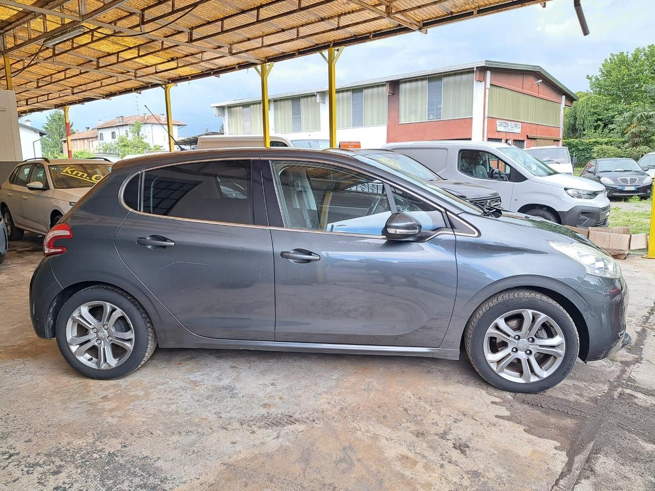 Peugeot 208 1.4 HDi 68 CV 5 porte Allure