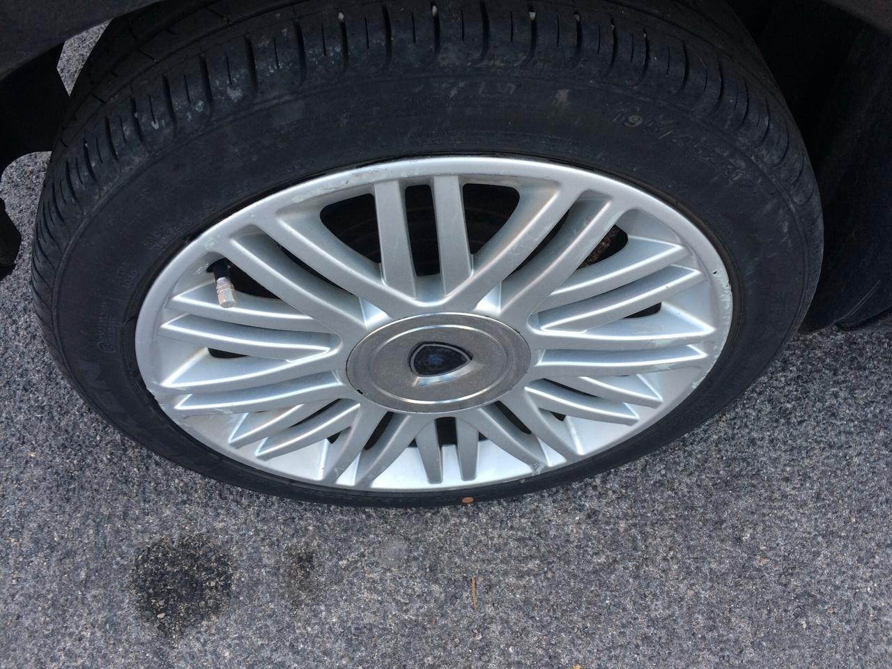 Lancia Ypsilon 0.9 TwinAir 85 CV tagliandata garanzia !!automatica! ideale per neopatentati!