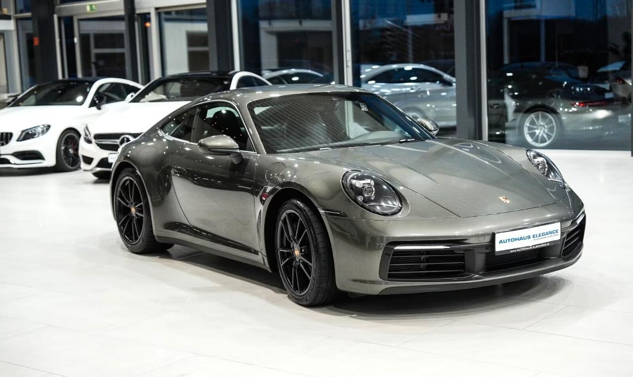 Porsche 992, 911 Coupe 3.0 Carrera auto, sedili sportivi
