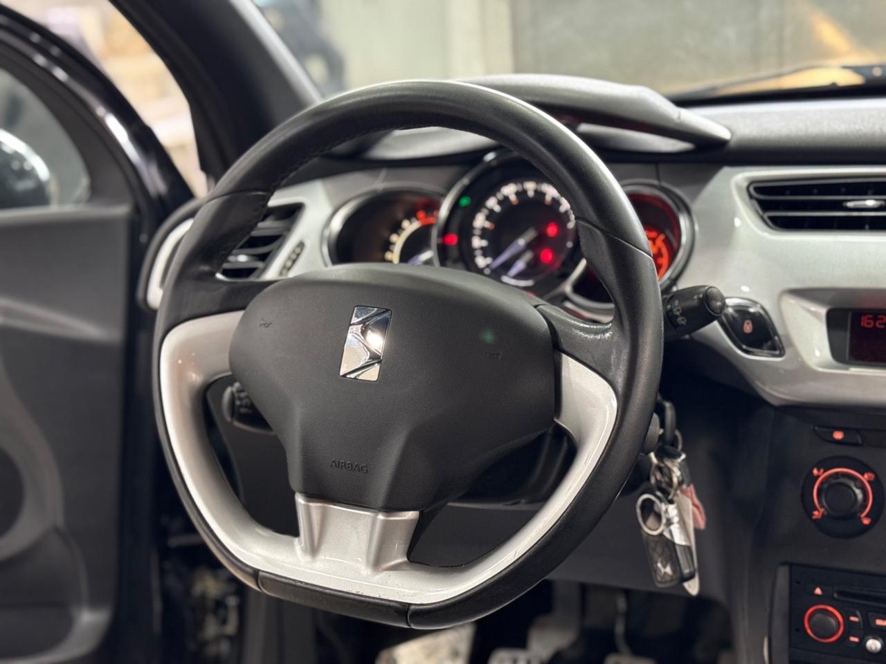 Ds3 1.4 hdi bicolore just black