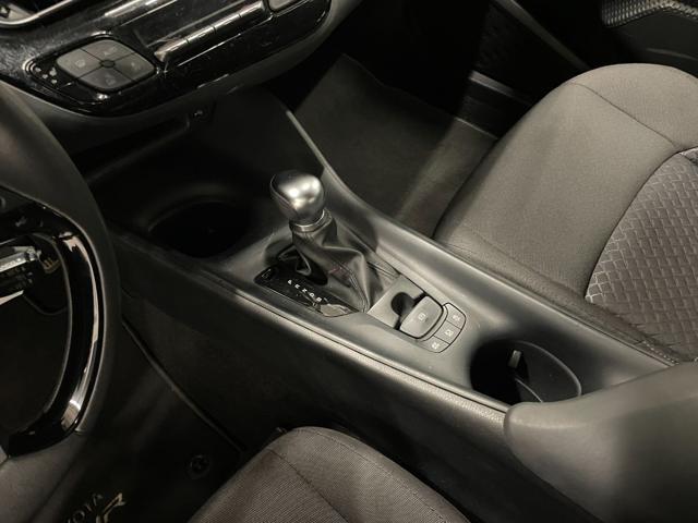 TOYOTA C-HR 1.8 HYBRID E-CVT BUSINESS