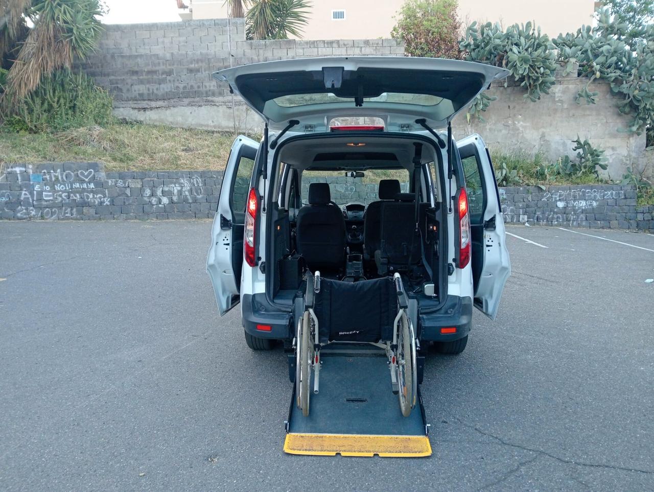 Ford Tourneo Connect Pianale ribassato con rampa disabili in carrozzina