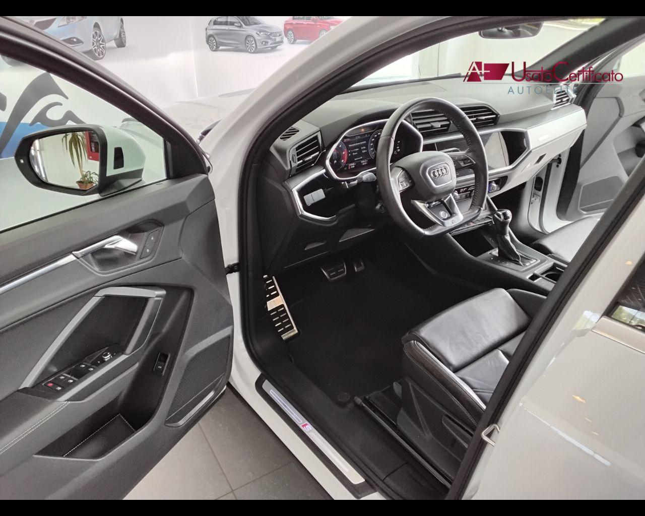 AUDI Q3 40 TDI quattro S tronic Business Advanced