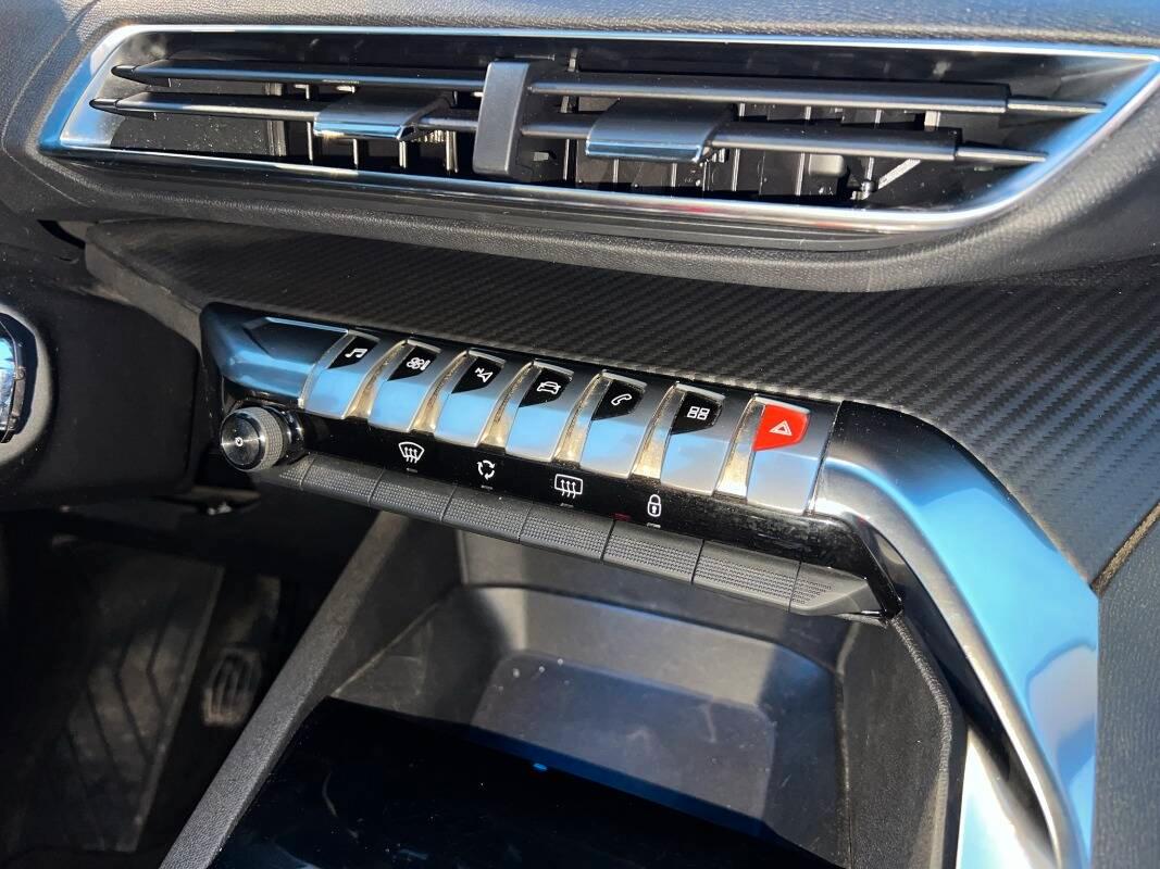 Peugeot 3008 1.5 bluehdi Business s&s 130cv Con NAVIGATORE