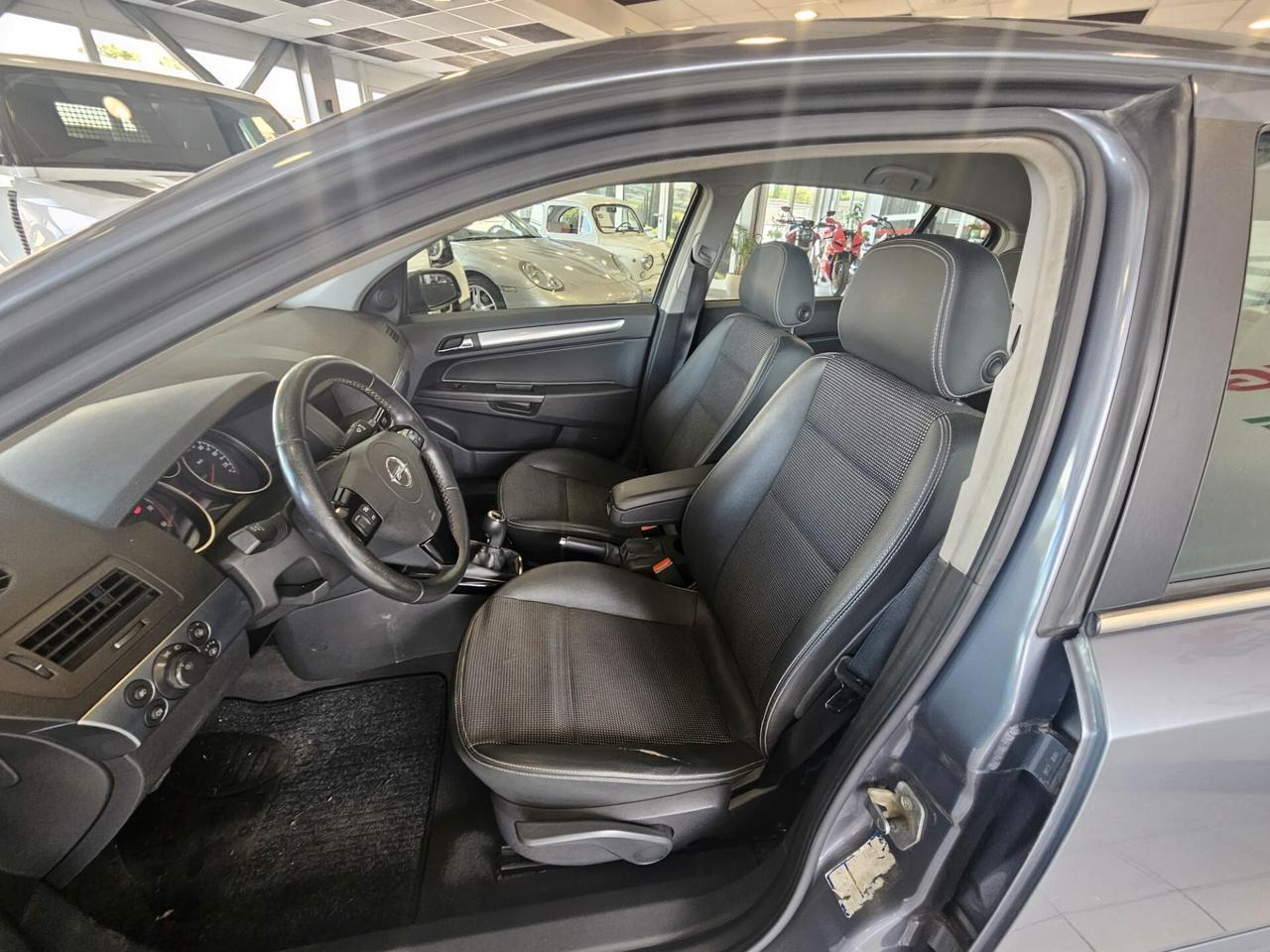 Opel Astra 1.9 CDTI 120CV 5 porte