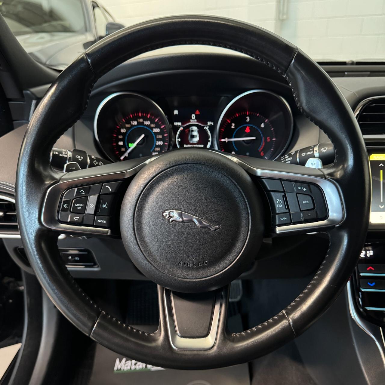 Jaguar XE Landmark Edition awd 2.0cc 180cv Unico proprietario Tagliandi ufficiali IVA Esposta