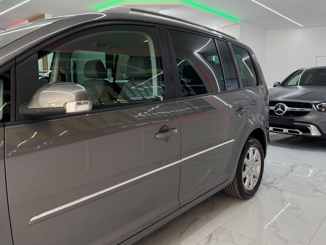 Volkswagen Touran 2.0 F DSG Highline