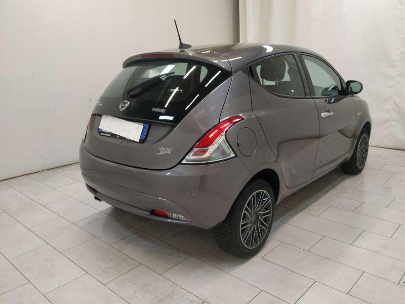 Lancia Ypsilon 1.0 firefly hybrid Gold s&s 70cv