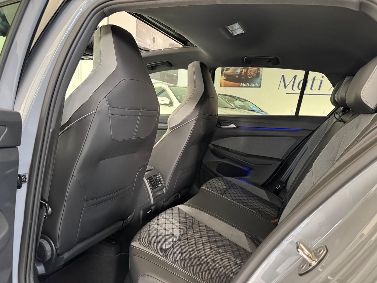 Volkswagen Golf 1.5 eTSI 150 CV DSG R-Line TETTO