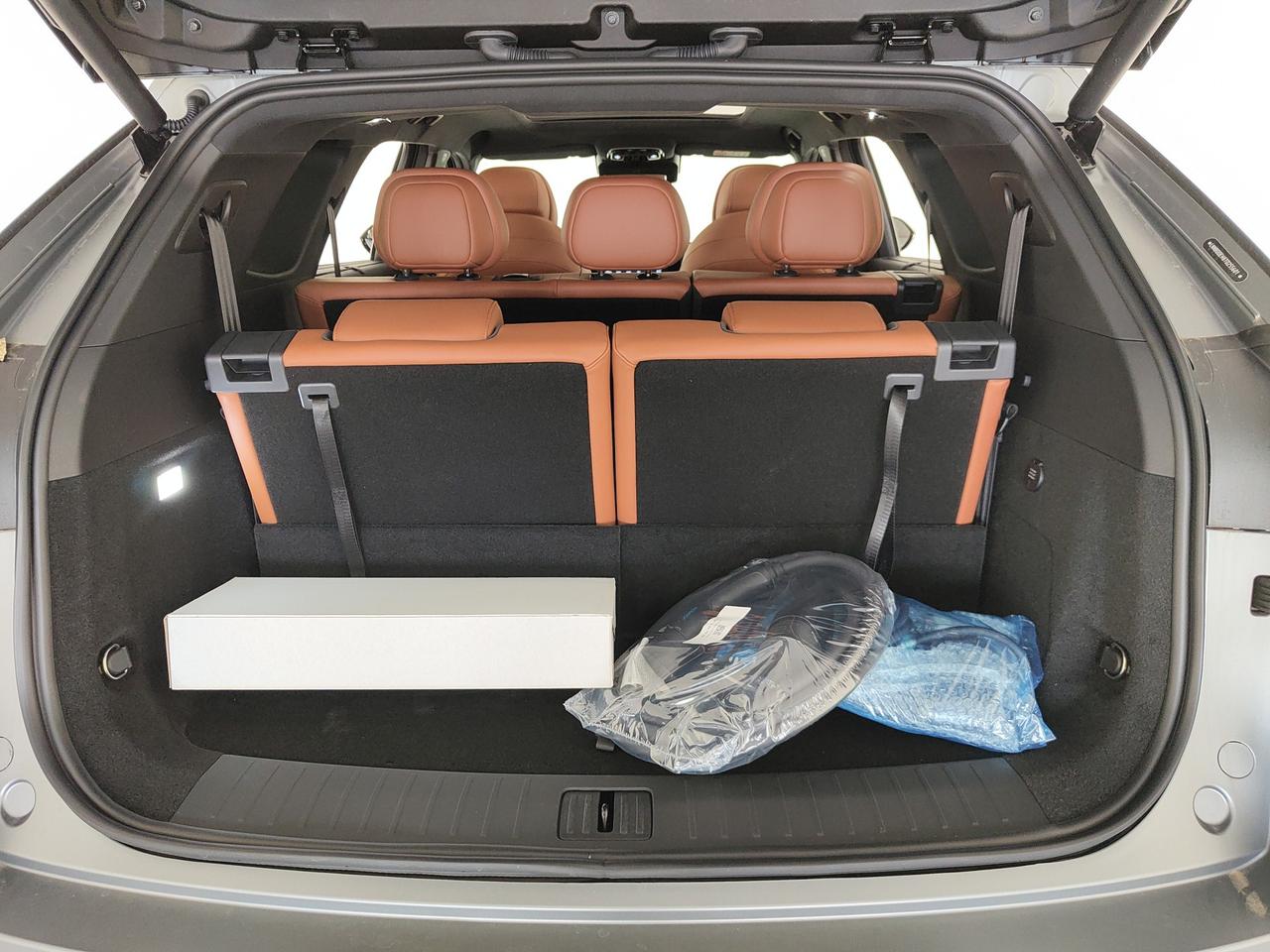 JAECOO JAECOO 8 SHS-P PHEV 1.5TGDI - Trazione AWD DHT3 Exclusive AWD - Interni Cuoio