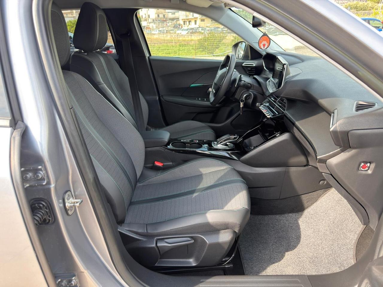Peugeot 2008 1.5 Hdi 130cv EAT8 Allure 2022 Automatica