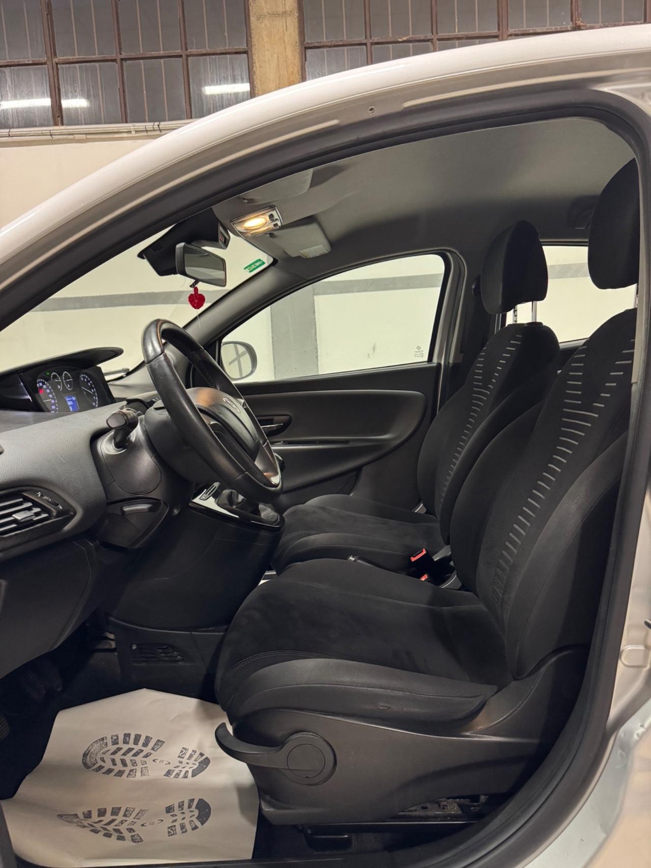 Lancia Ypsilon 1.2 69 CV 5 porte S&S Platinum