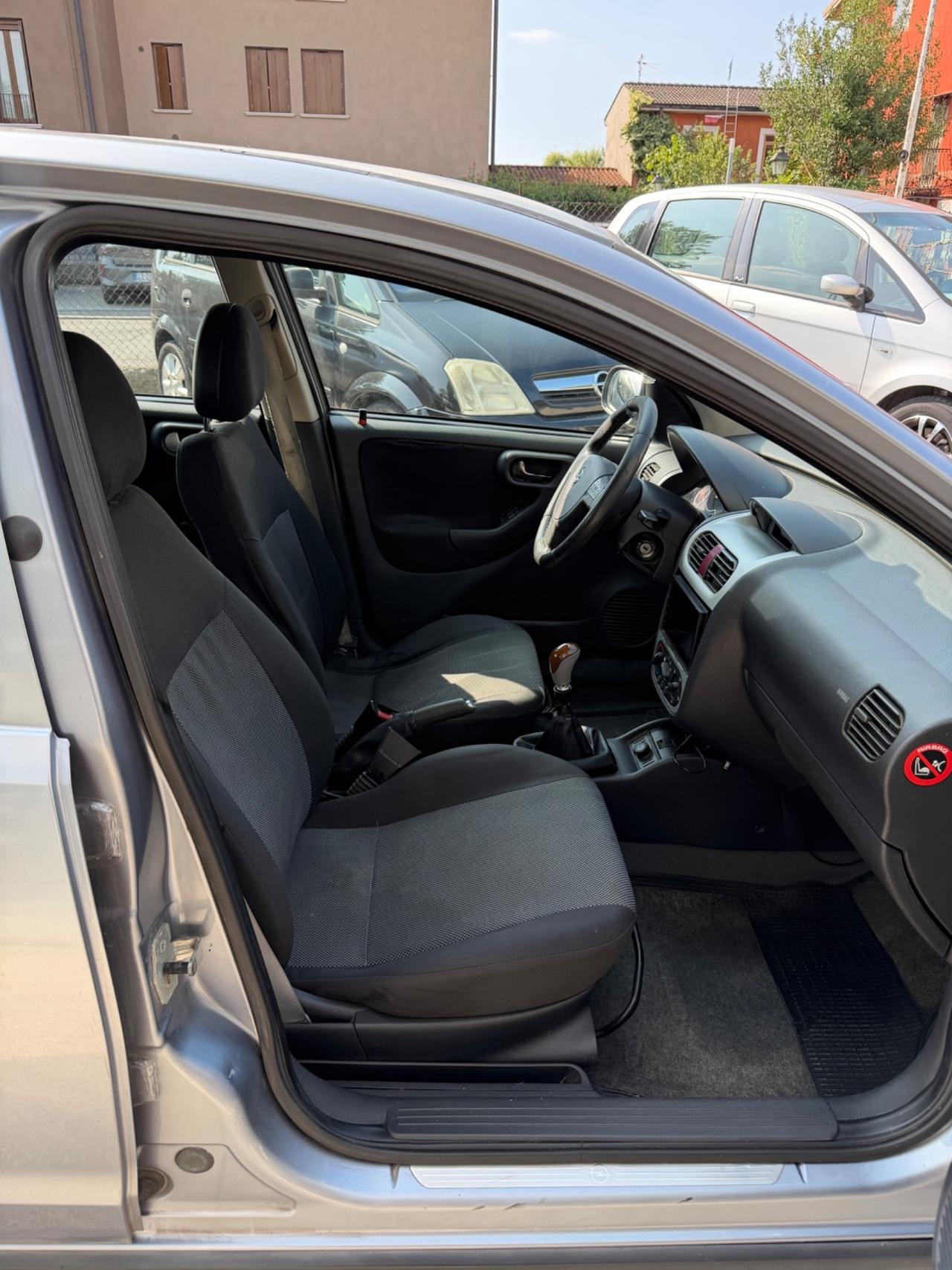 Opel Corsa 1.2i 16V cat 5 porte- perfettamente funzionante