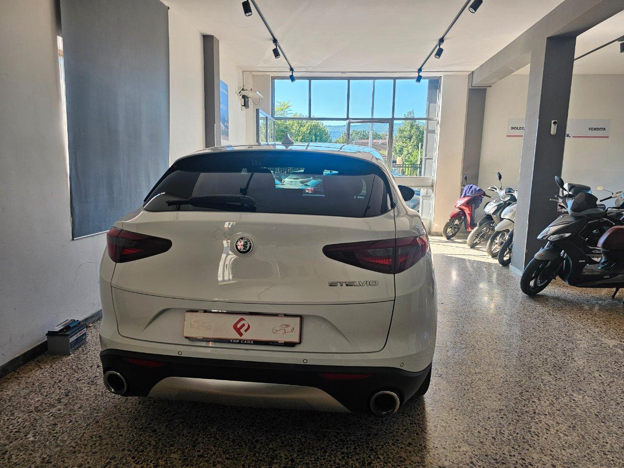 Alfa Romeo Stelvio 2.2 t Sport Tech rwd 160cv auto