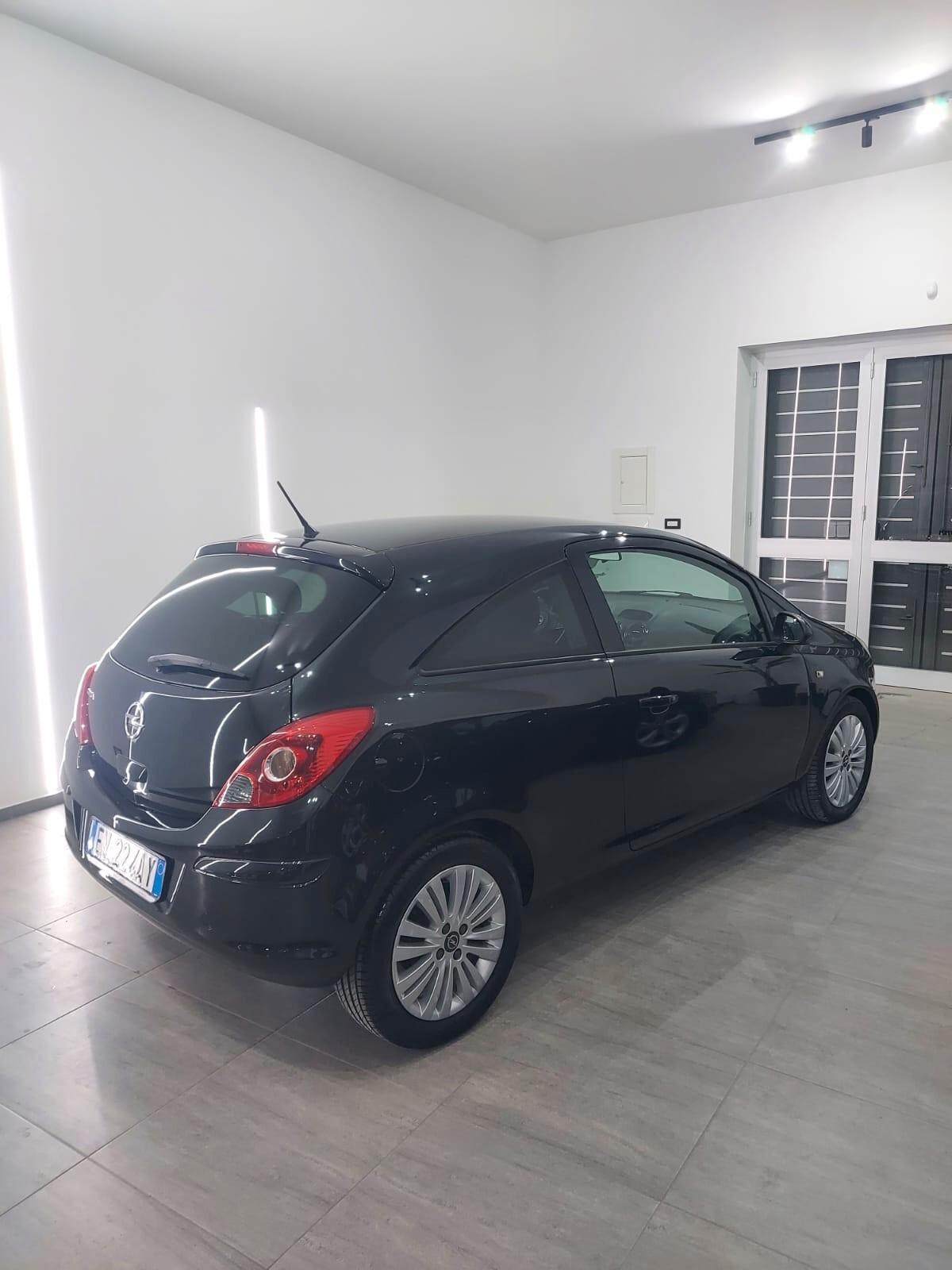 Opel Corsa 1.2 85CV 3 porte GPL-TECH Edition