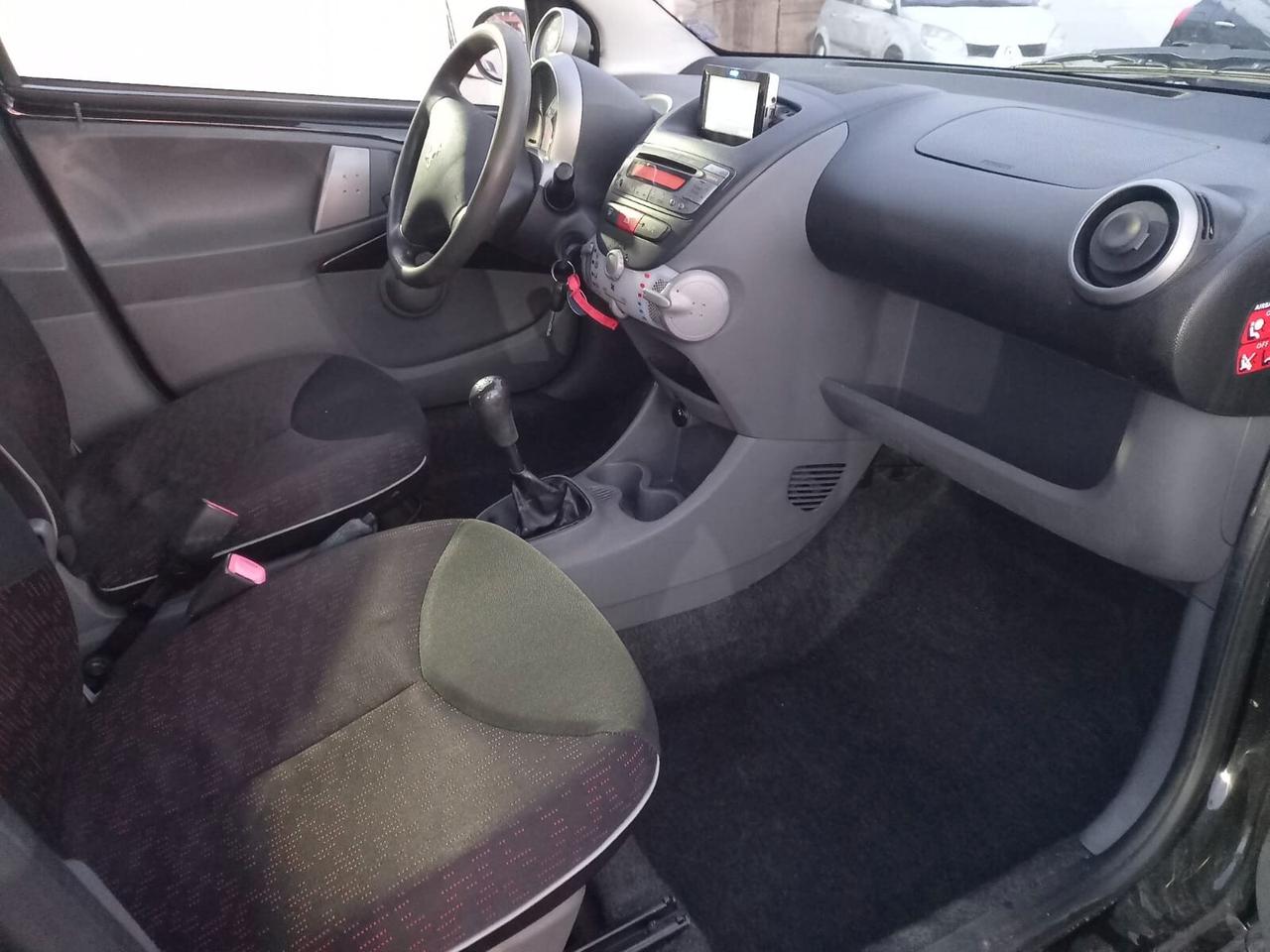 Peugeot 107 1.0 68CV 5p. Sweet Years navigatore