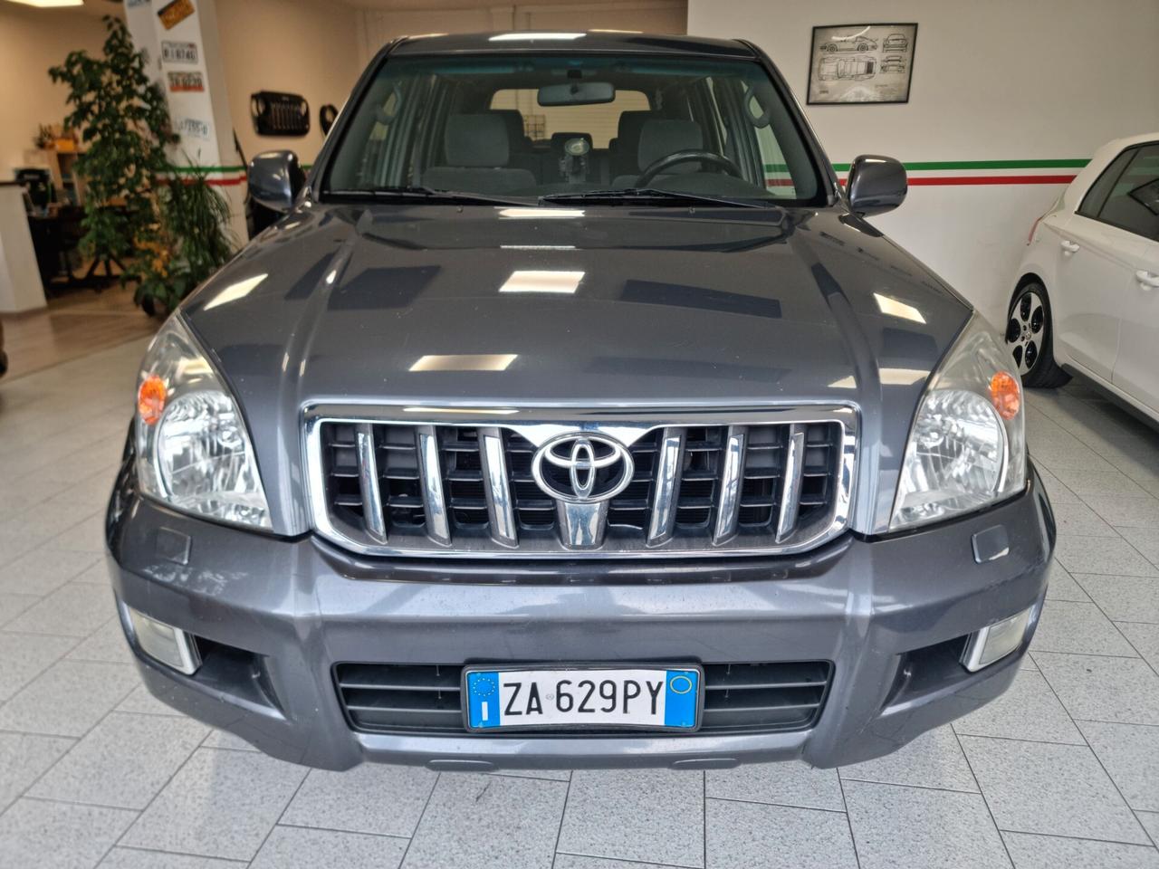 Toyota Land Cruiser 3.0 D-4D 8 POSTI