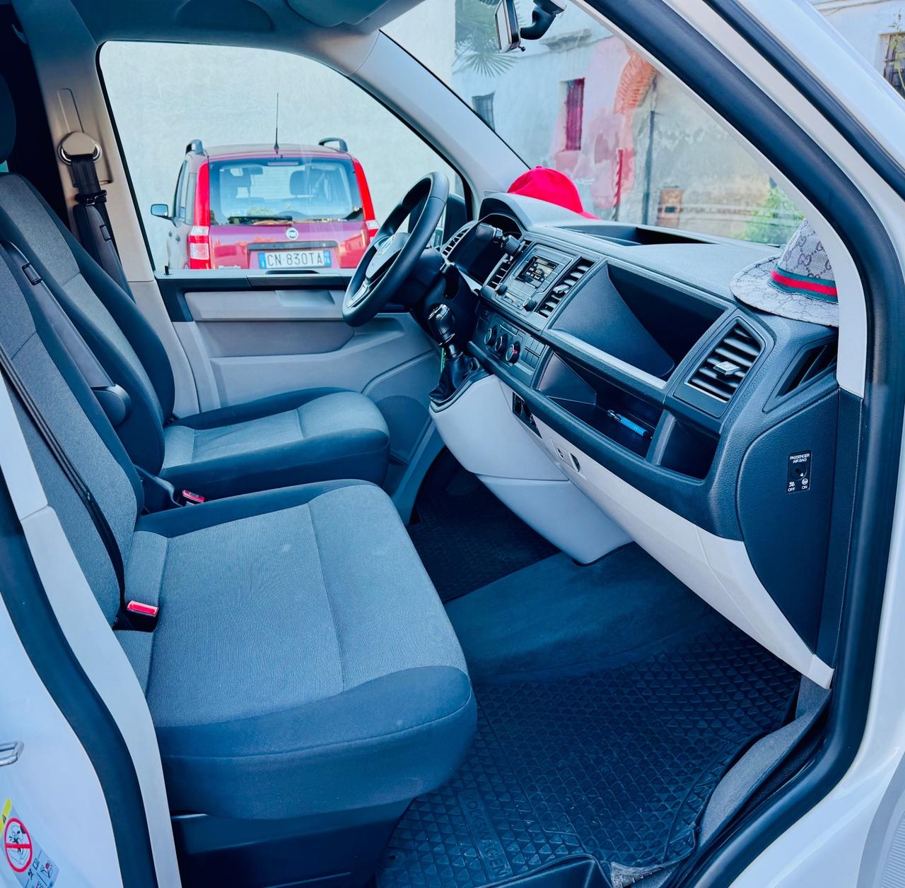 Volkswagen Transporter 2.0 TDI Van 6 Posti