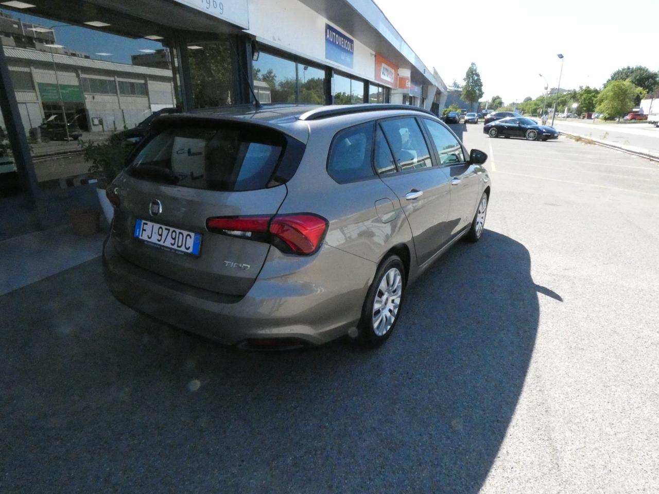 FIAT Tipo (2015-->) Tipo 1.6 Mjt S&S SW Easy Bu...