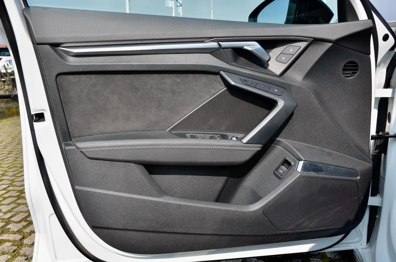 AUDI S3 SPORTBACK 2.0 TFSI QUATTRO 310cv S-TRONIC, FULL OPTIONAL, TETTO, MATRIX, SCARICO, HARMAN & KARDON, SEDILI ELETTRICI, 19", PERMUTE