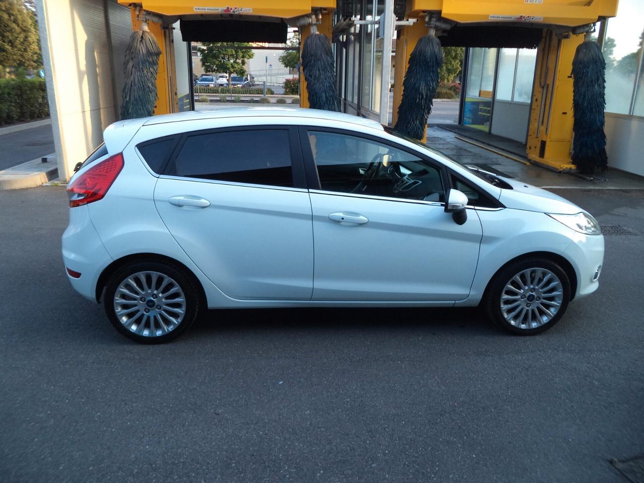 Ford Fiesta 1.4 5 porte Bz.- GPL Titanium AUTO DI PRIVATO IN CONTO VENDITA