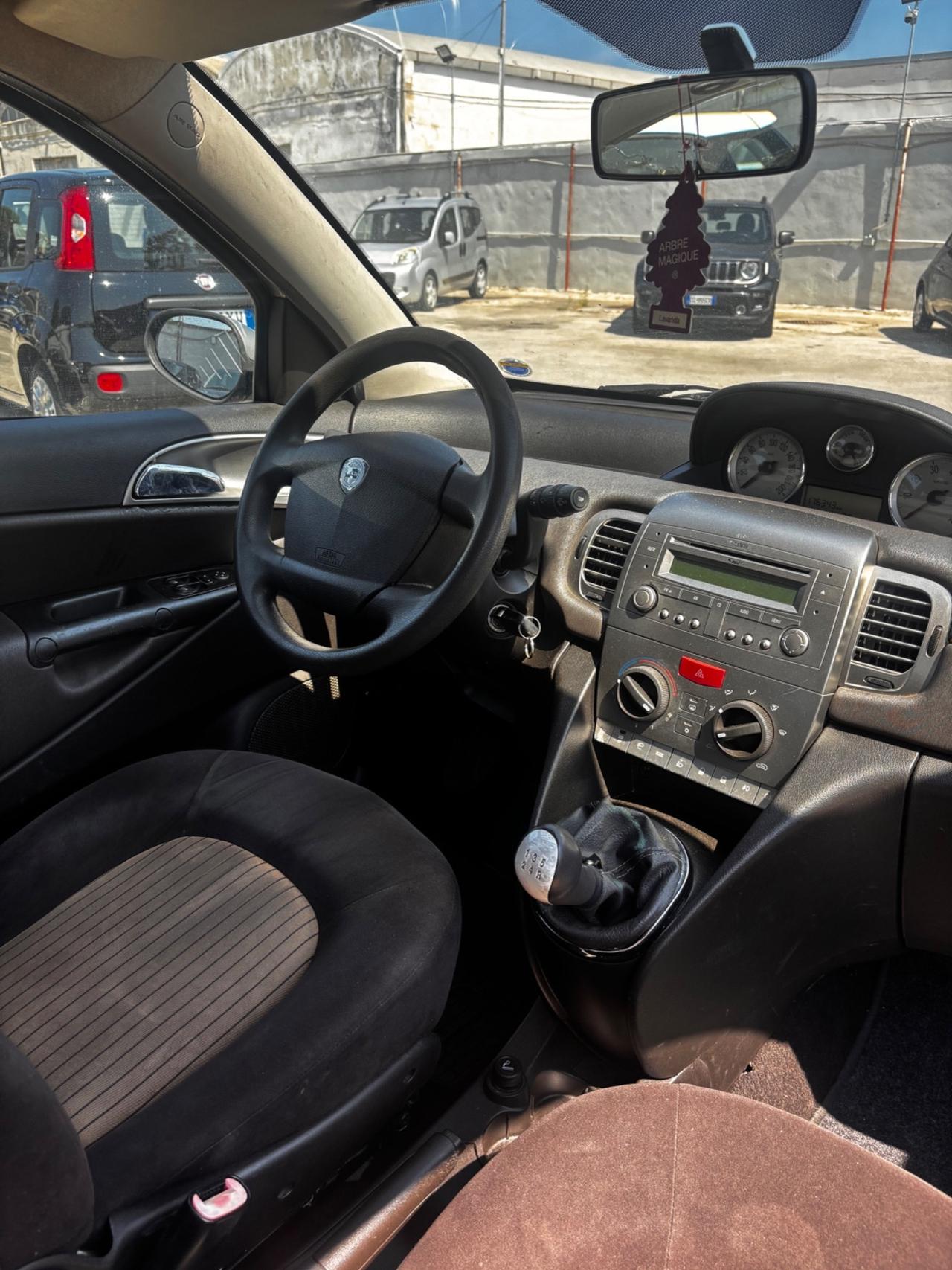 Lancia Ypsilon 1.3 MJT 90 CV Platino