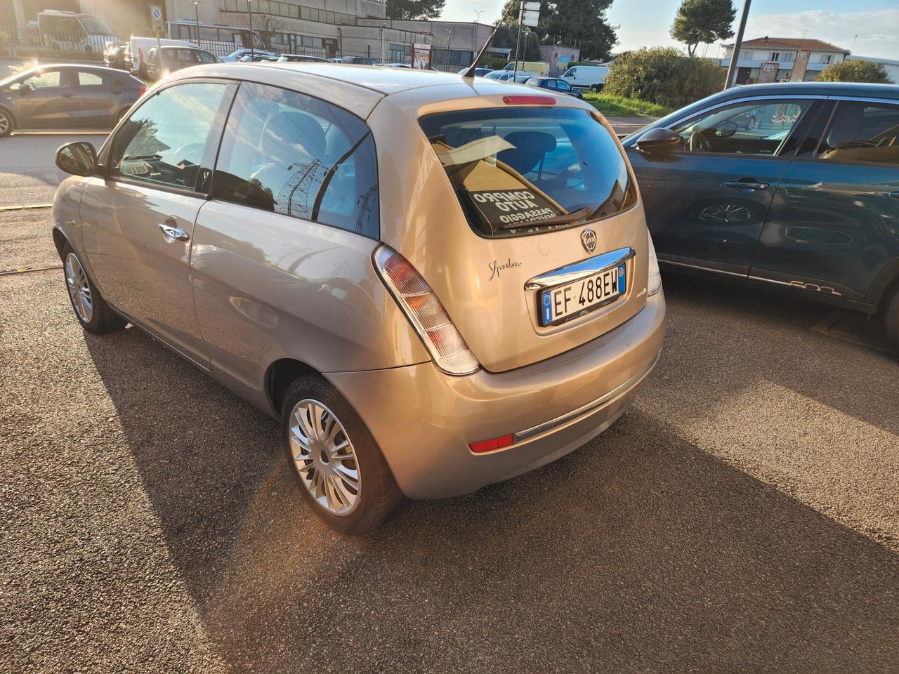 Lancia Ypsilon 1.2 69 CV Argento