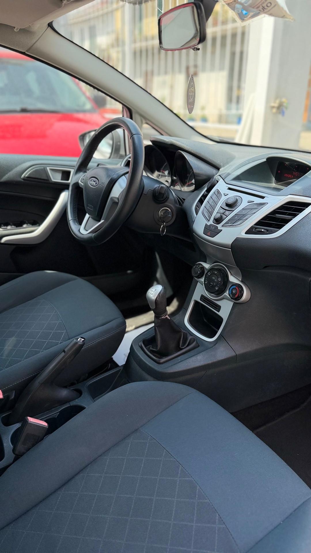 Ford Fiesta 1.4 TDCi 70CV 5 porte Titanium