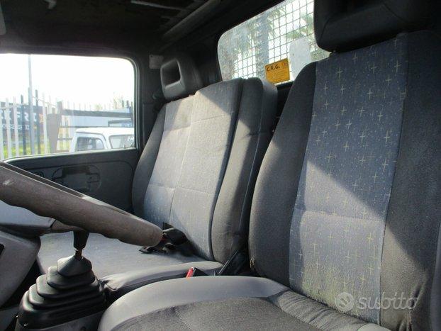 Nissan Cabstar 3000 120CV RIBALTABILE TRILATERALE