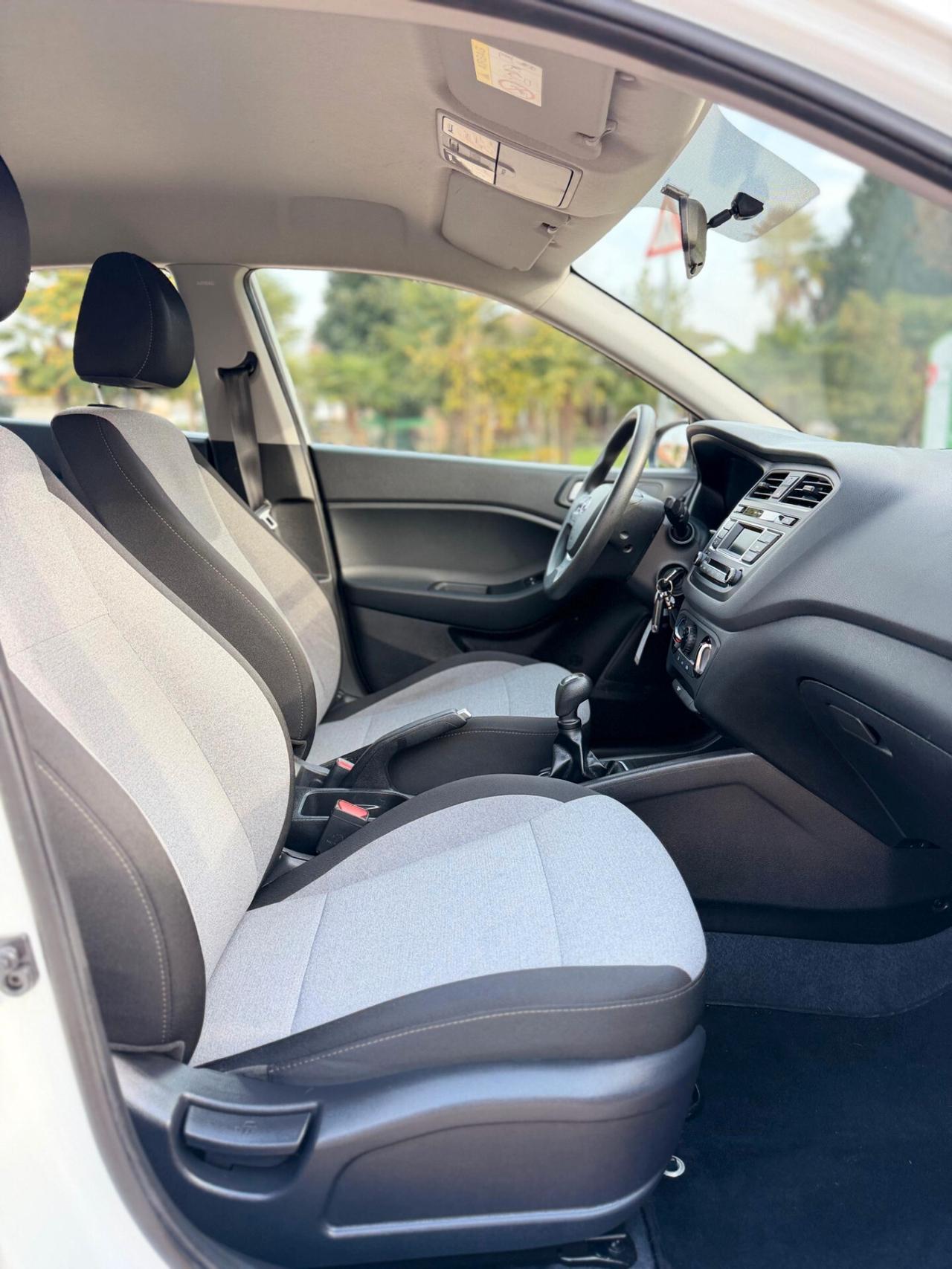 Hyundai i20 1.2 84 CV 5 porte 2016 neopatentati