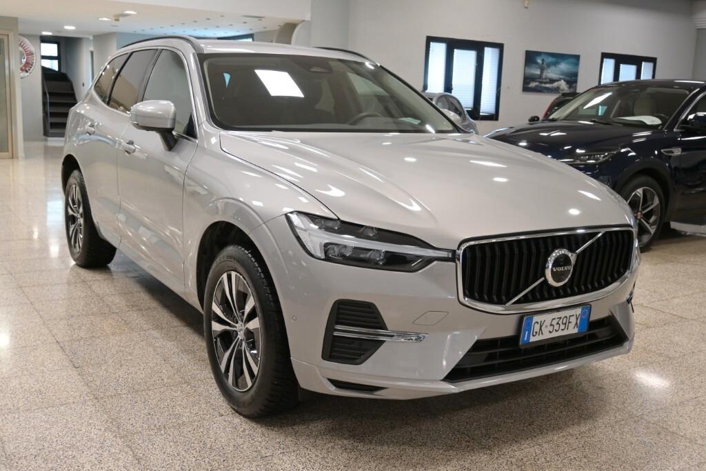 VOLVO XC60 2.0D 197CV B4 (D) GEARTRONIC AWD MOMENTUM PRO ( FARI LED - ADAPTIVE CRUISE - COCKPIT - MIRROR - PARK ASSIST - TELECAMERA 360 - CERCHI 18 )